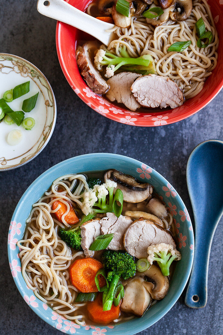 Ramen with pork, mushrooms, broccoli, carrots, cauliflower and green onions (Japan)