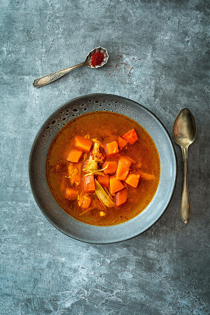 Clear chicken soup with pumpkin and saffron (India)