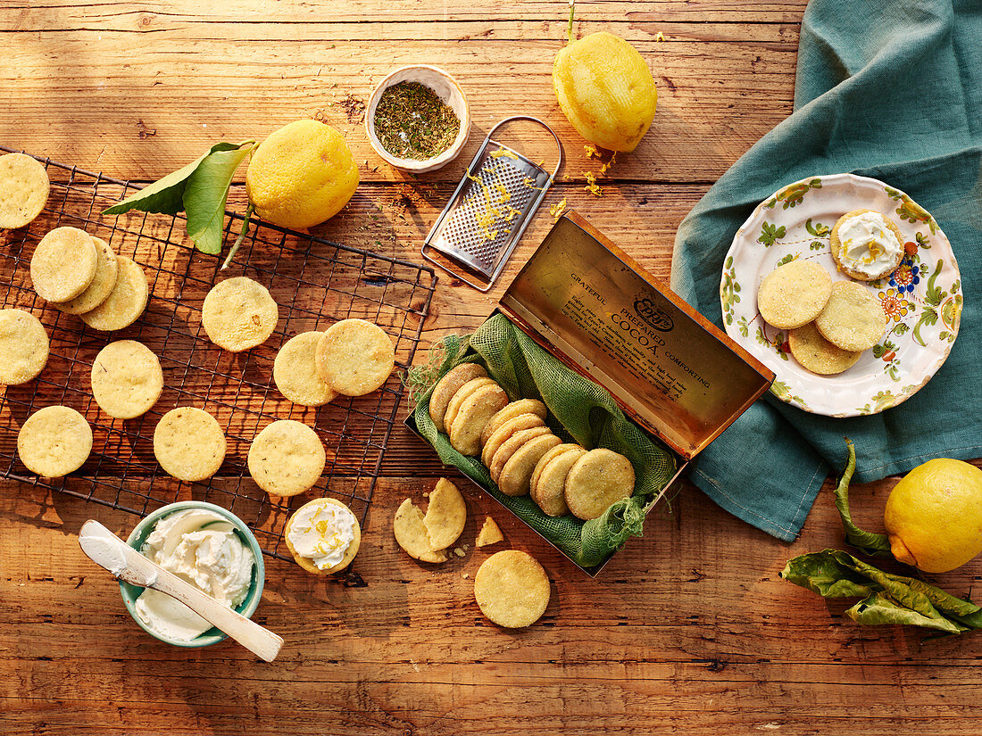 Olivenöl-Biscuits mit Zitrone