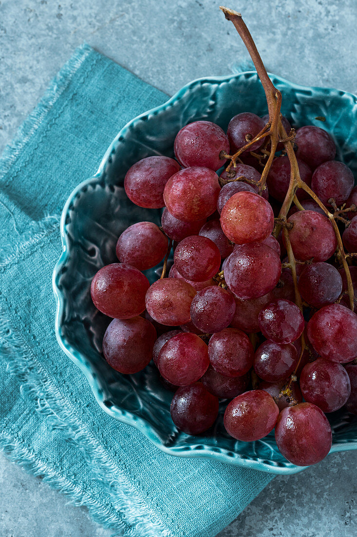 Red grapes in the bowl