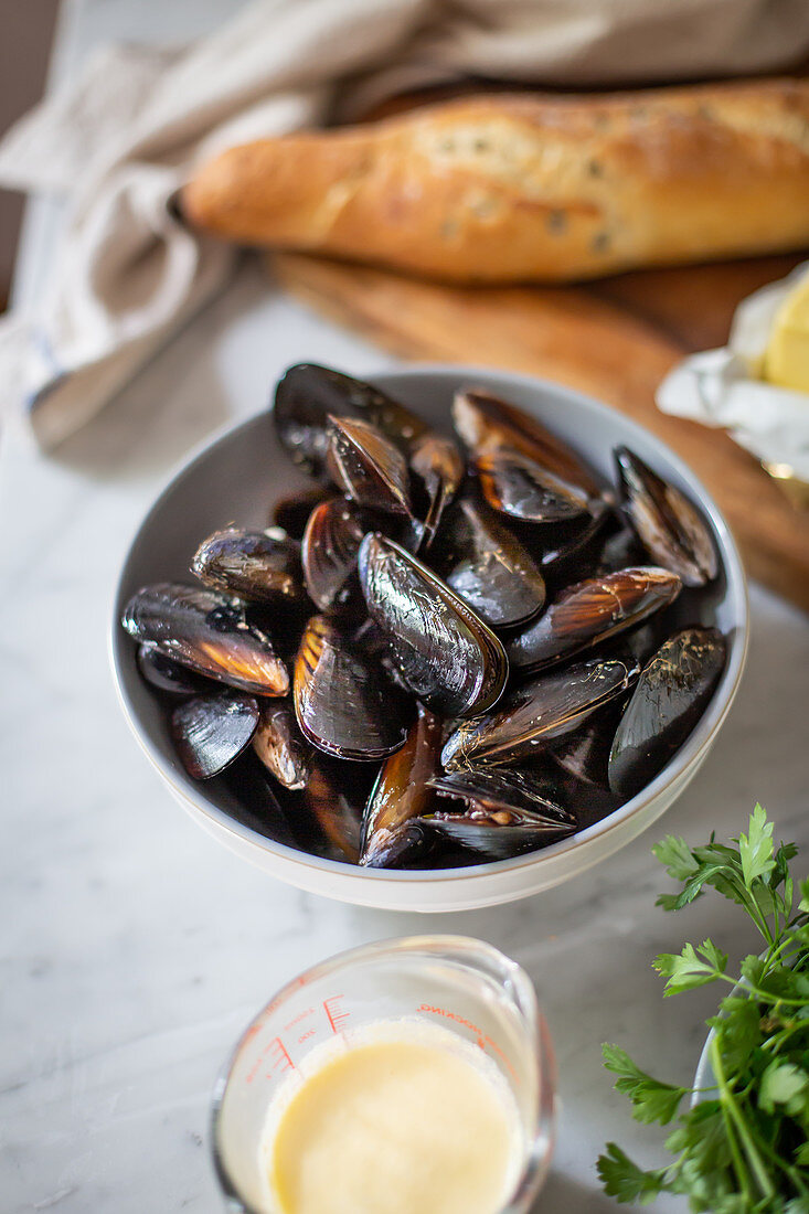 Mussels served with baguette and sauce