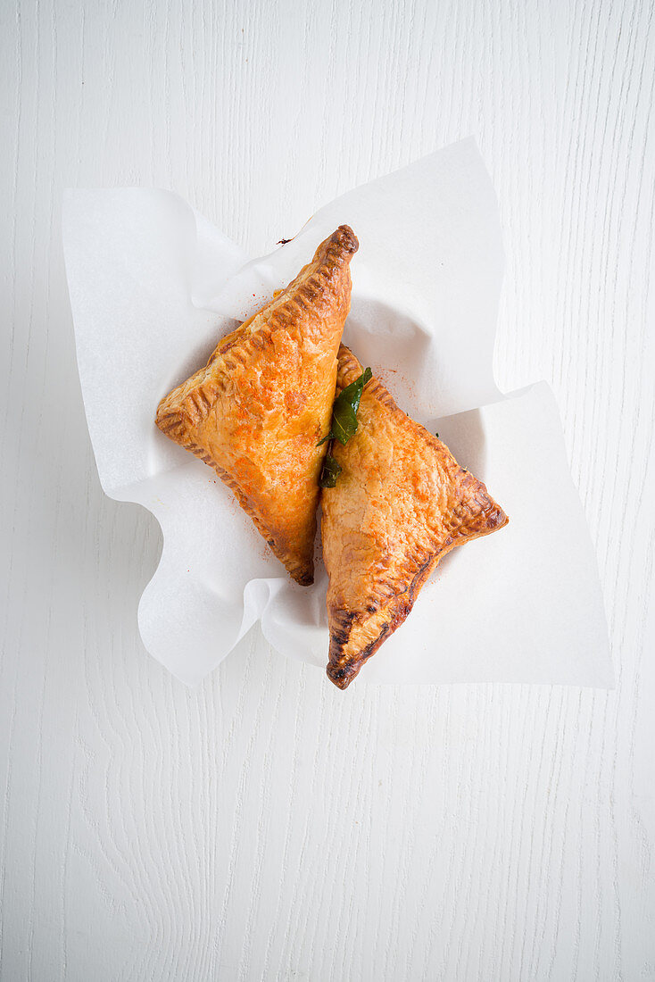 Puff pastries filled with vegetables