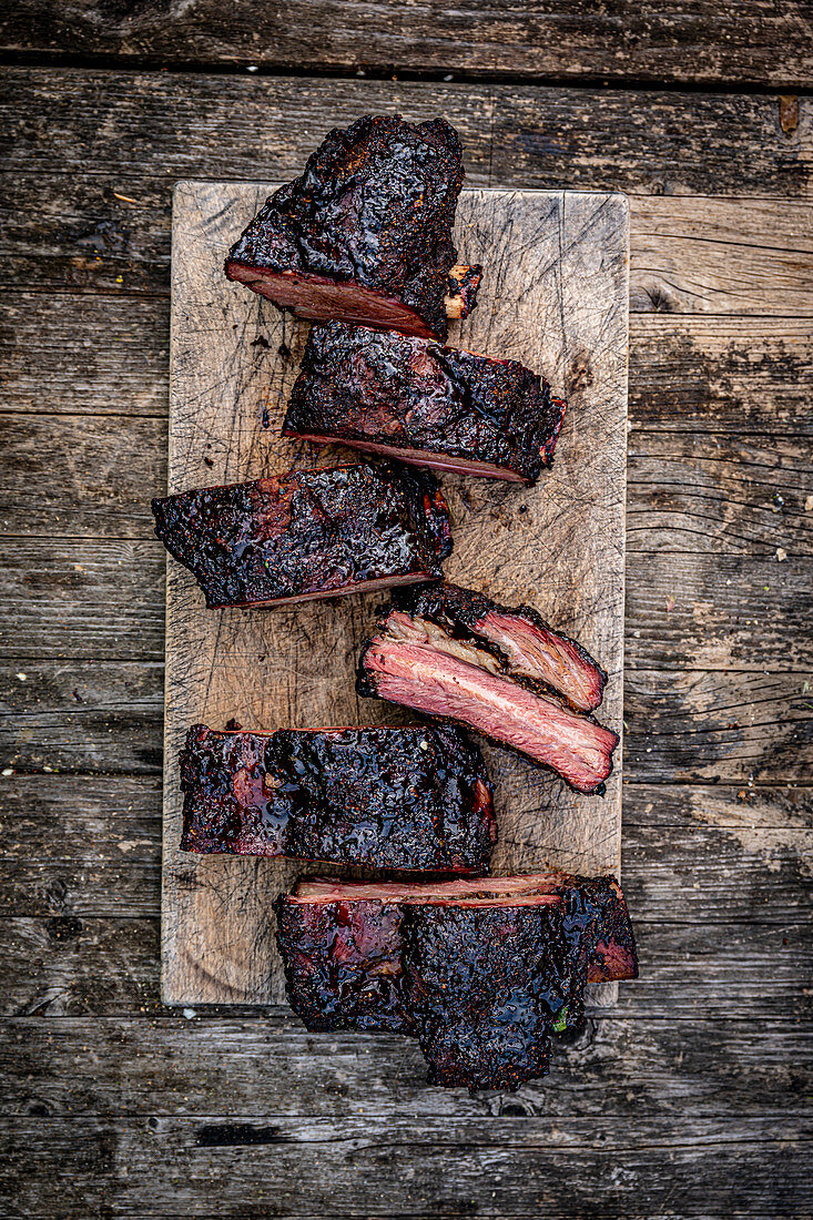 Grilled beef ribs, sliced