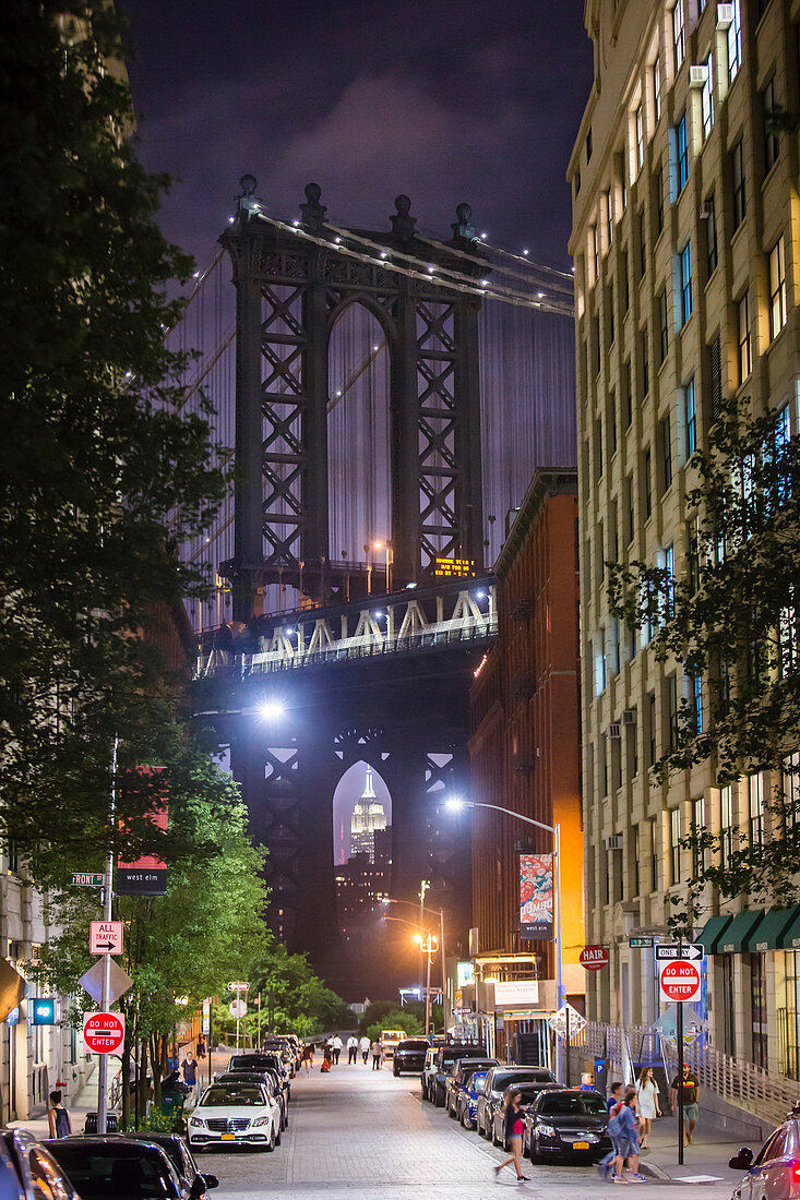 A view of Manhatten Bridge at night, New York City, USA