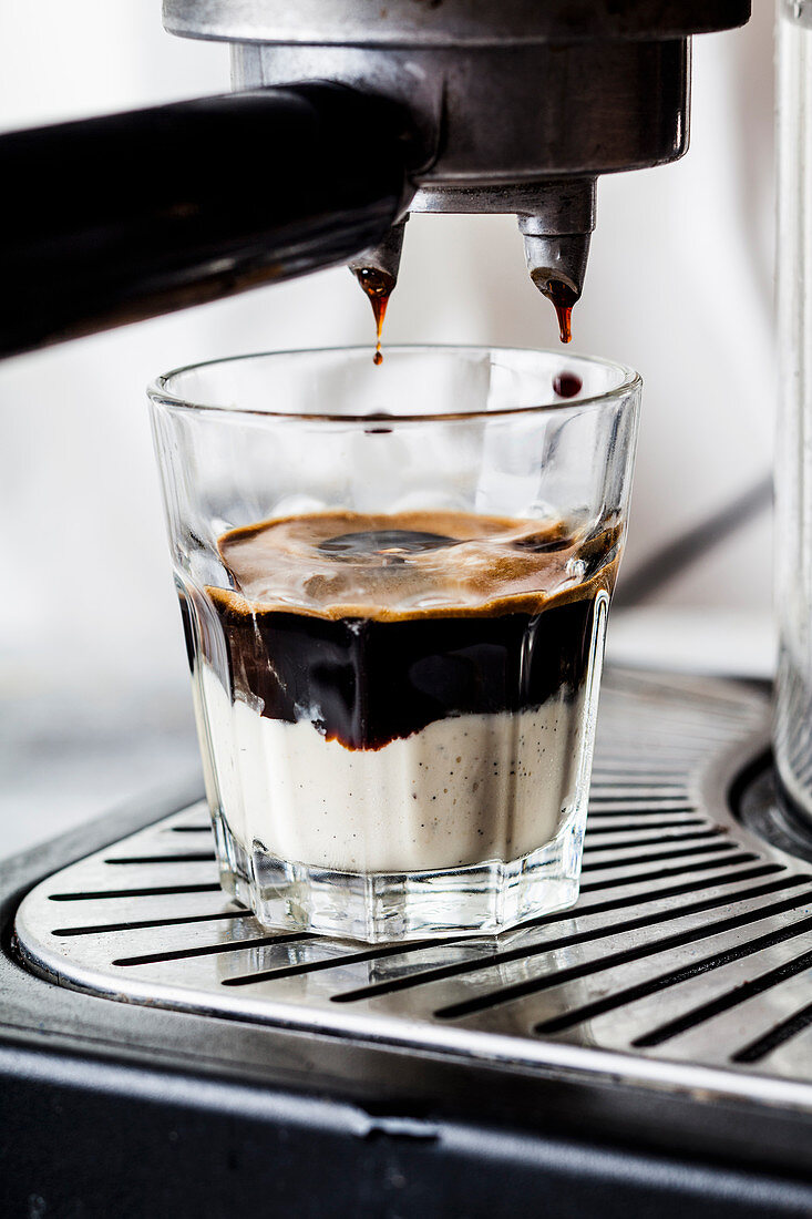 Affogato al café (Espresso mit Vanilleeis)