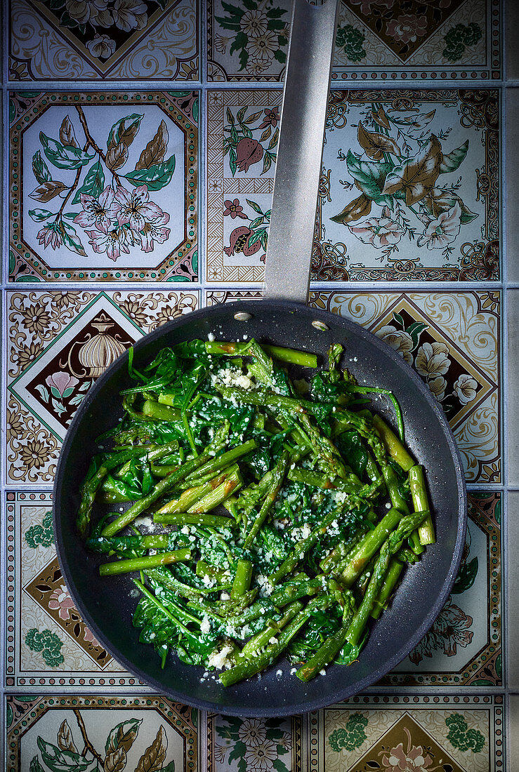 Green asparagus and spinach