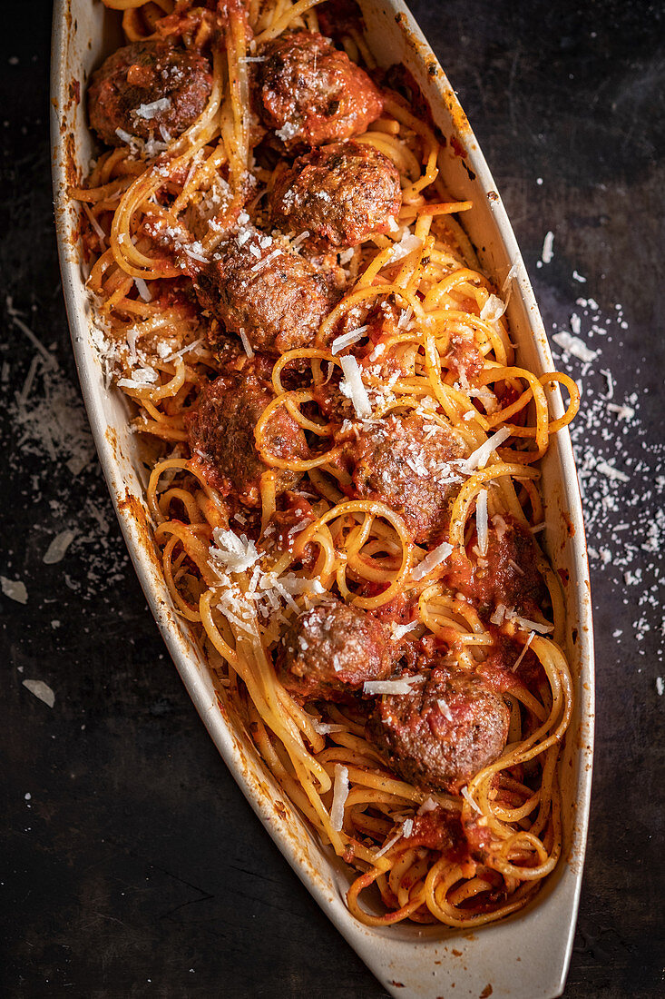 Spaghetti mit Fleischbällchen