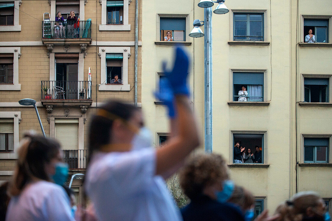 Healthcare workers clapping during Covid-19 outbreak