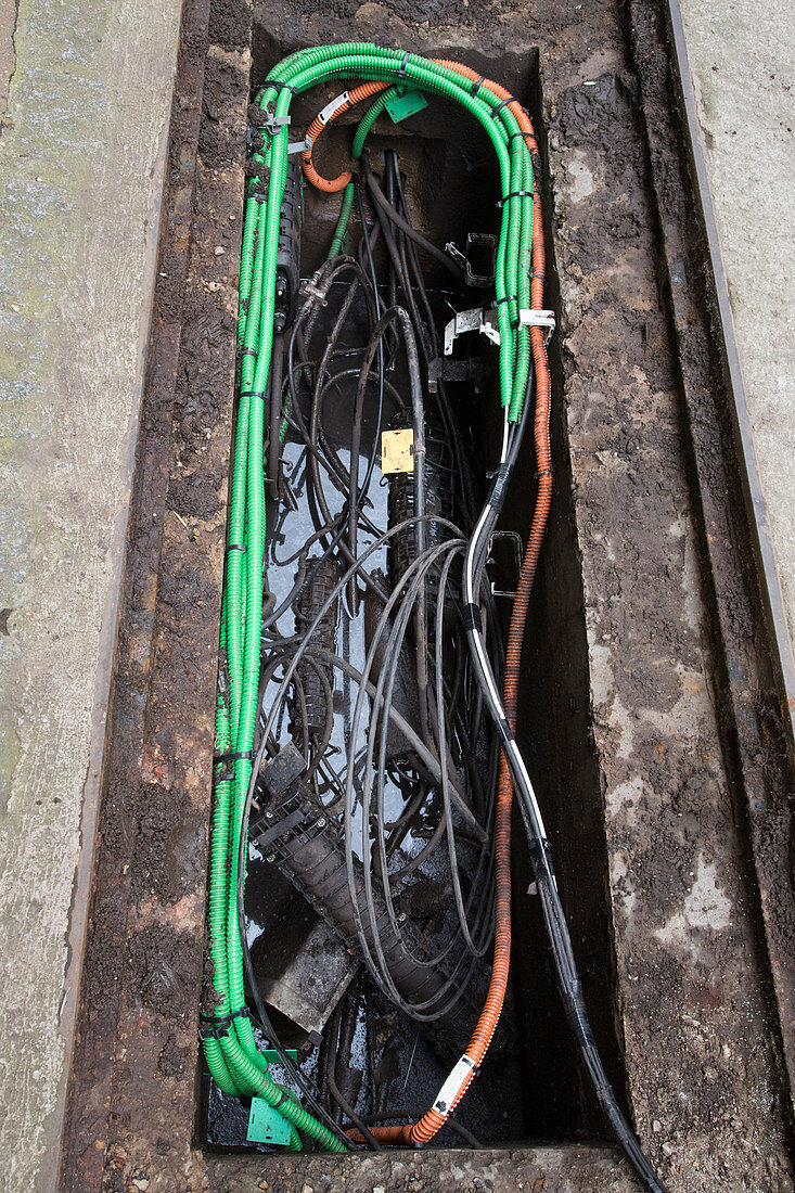 Fibre optic cable installation