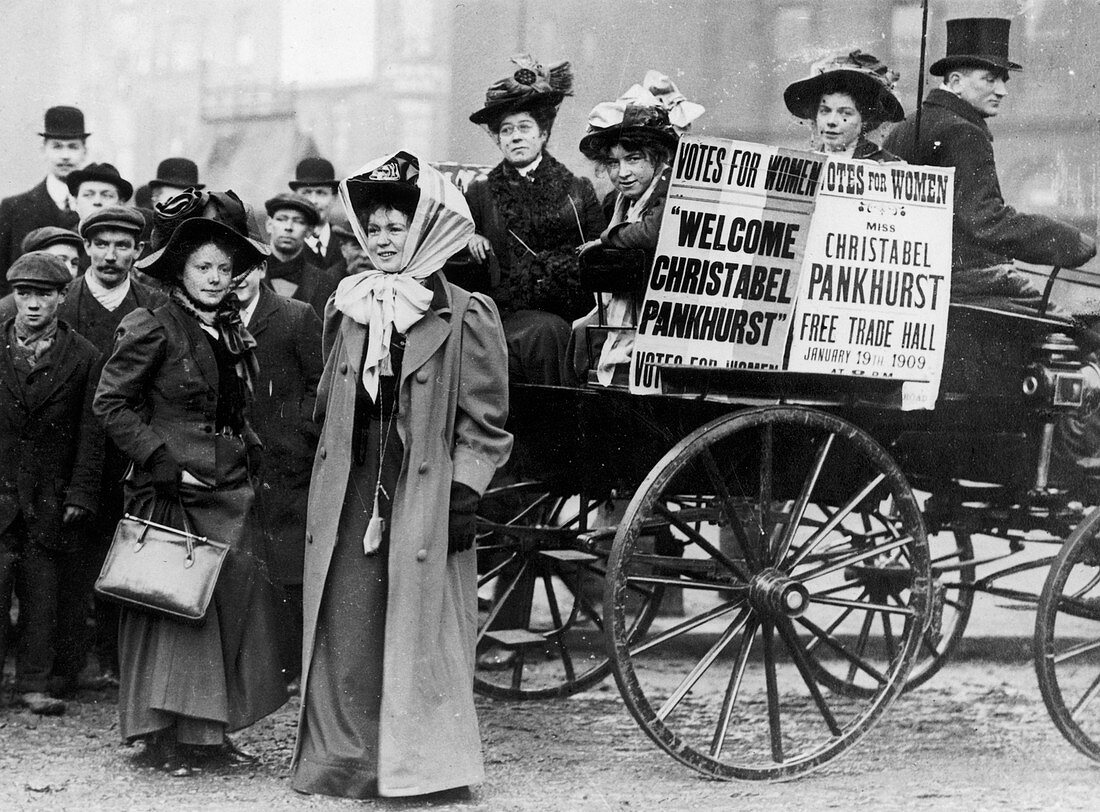 Christabel Pankhurst with a group of suffragettes, 1909