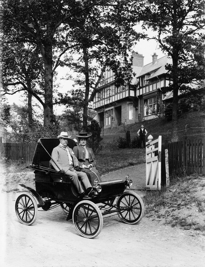 An Oldsmobile Curved Dash, 1902