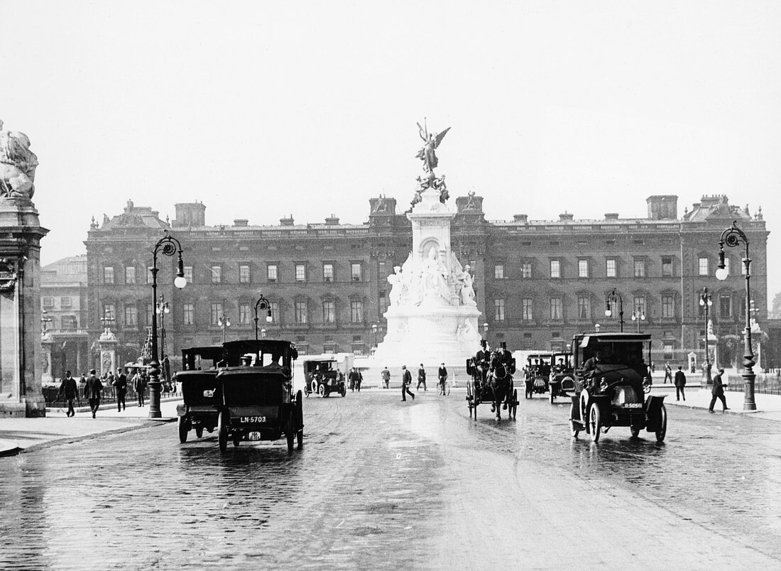Buckingham Palace and the Mall, London, 1910