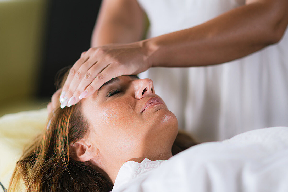 Reiki healing therapy