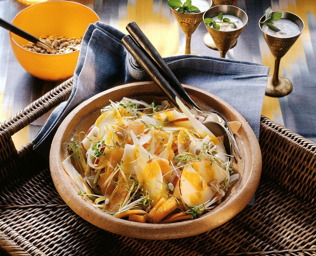 Fenchel-Möhren-Salat mit Äpfeln, Kresse & Currydressing