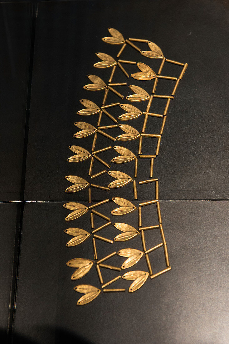 Gold necklace from Pompeii,1st century AD