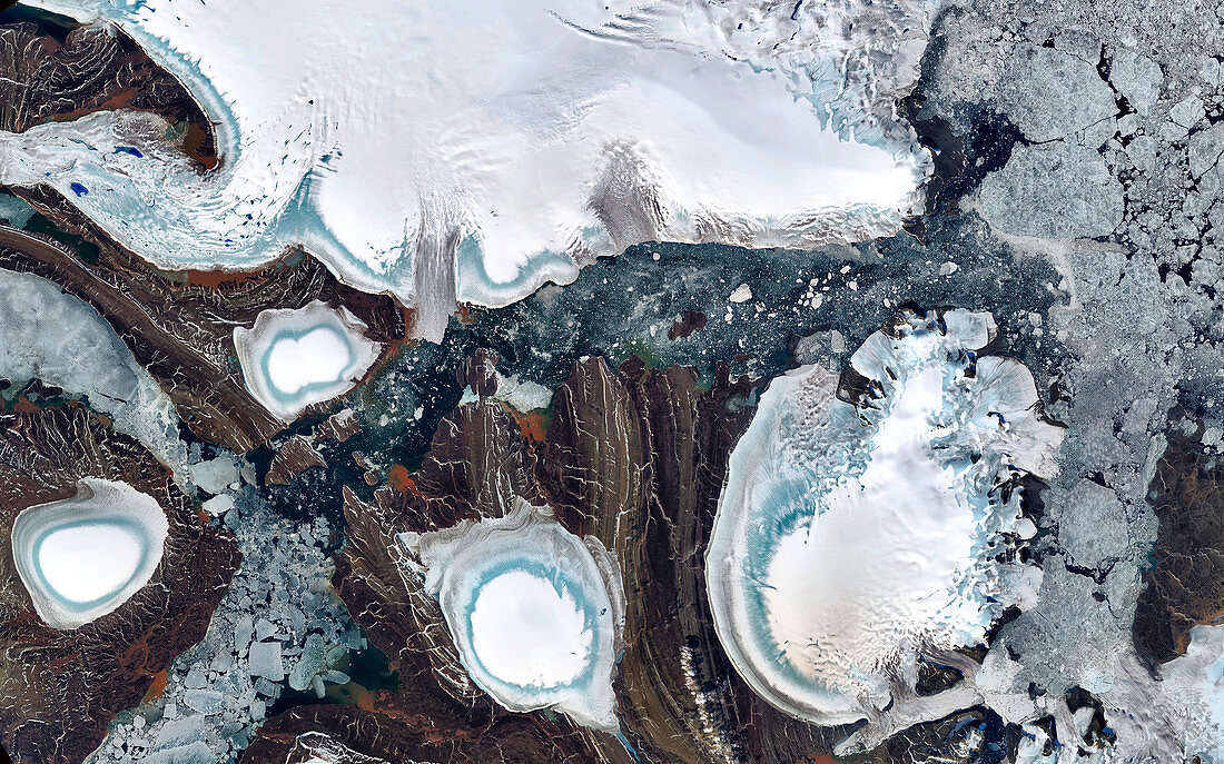 Changing ice cover in Arctic archipelago,satellite image