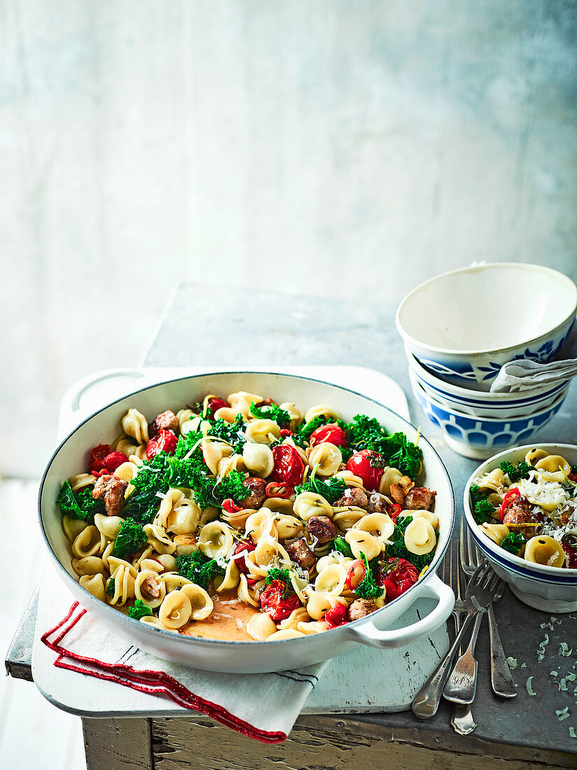 Pasta mit Wurst, Grünkohl und Chili