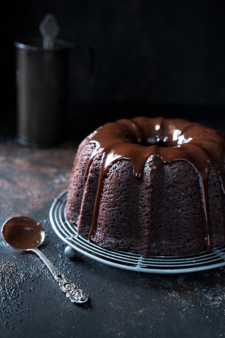 Glutenfreier Schokoladen-Rote-Bete-Kuchen mit Schokoladenglasur