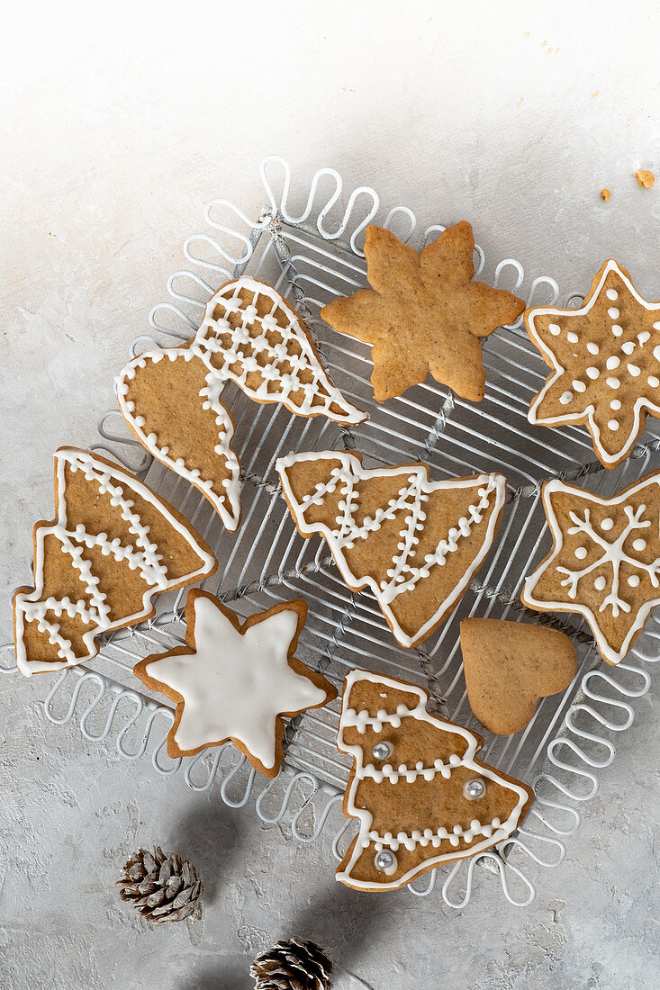 Iced gingerbreads with cones