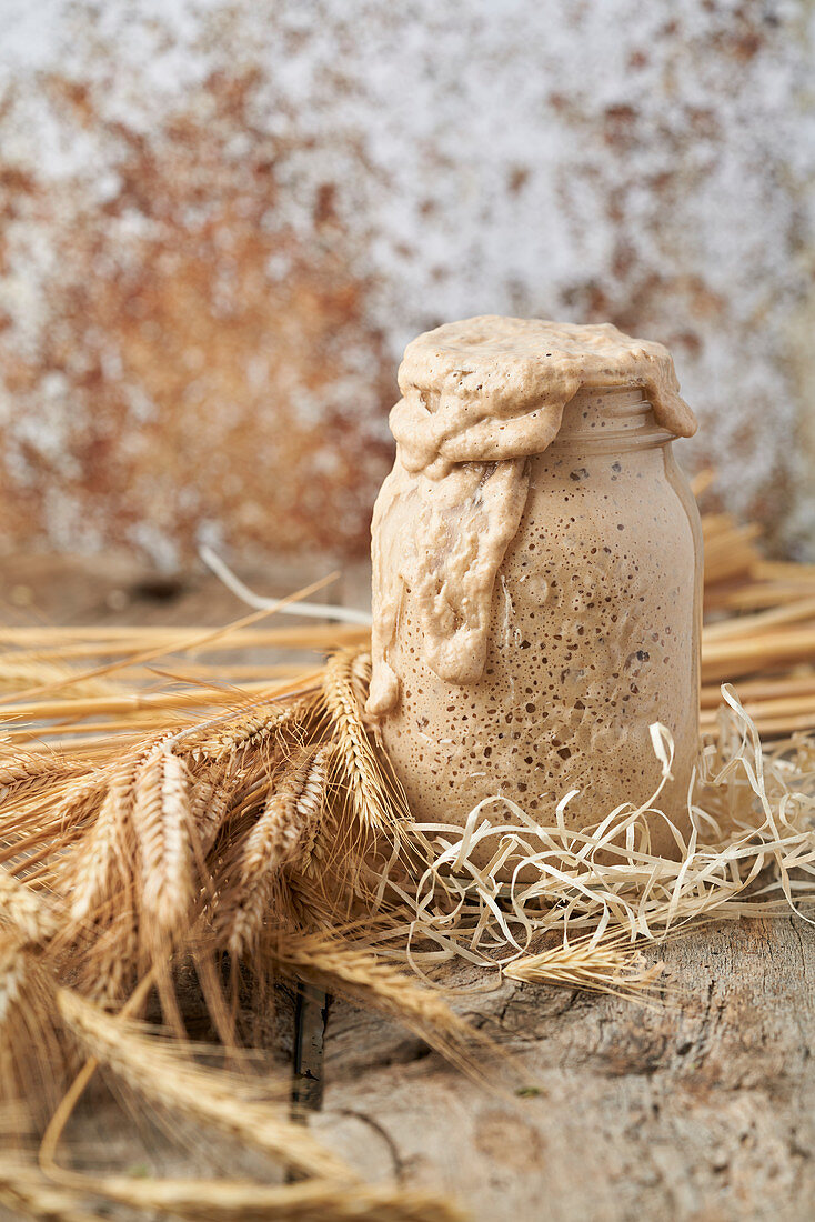 Selbst angesetzter Sauerteig im Schraubglas