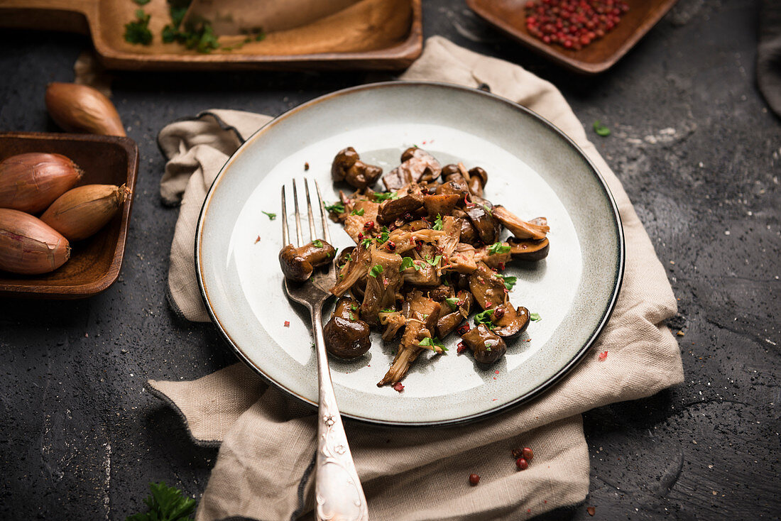 Veganes Jackfrucht-Steinpilz-Gulasch