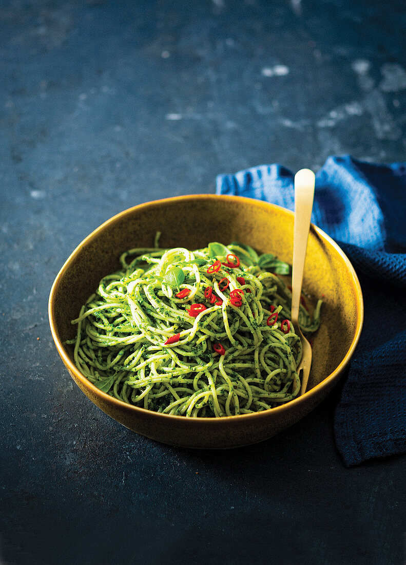 Quick kale pesto spaghetti