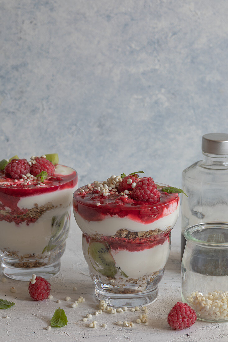 Yoghurt raspberry oat chranachan parfait