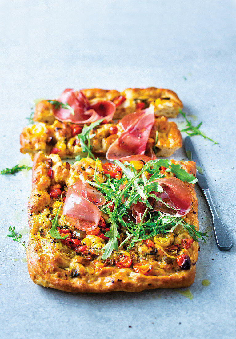 Tomato focaccia with ham