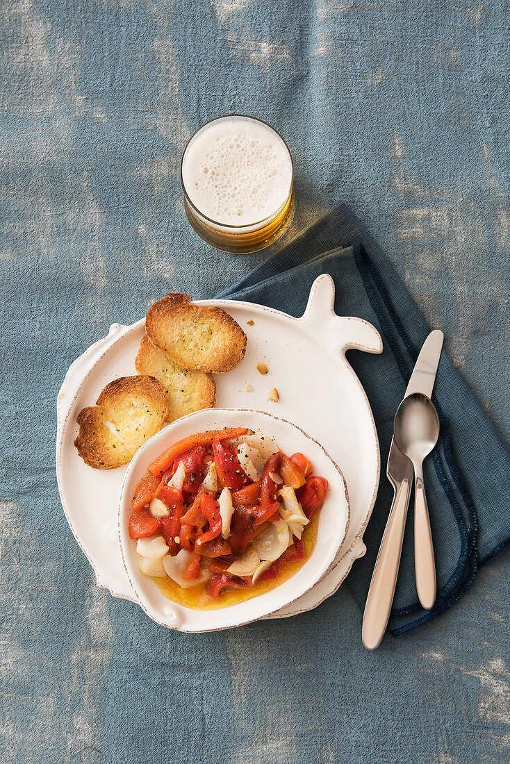 Esgarraet (Paprikagemüse mit rohem Stockfisch und Knoblauch, Spanien)