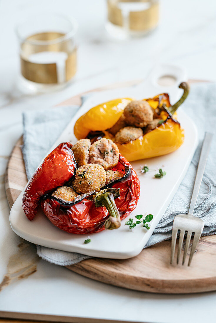 Paprika aus dem Ofen mit Fleischbällchenfüllung