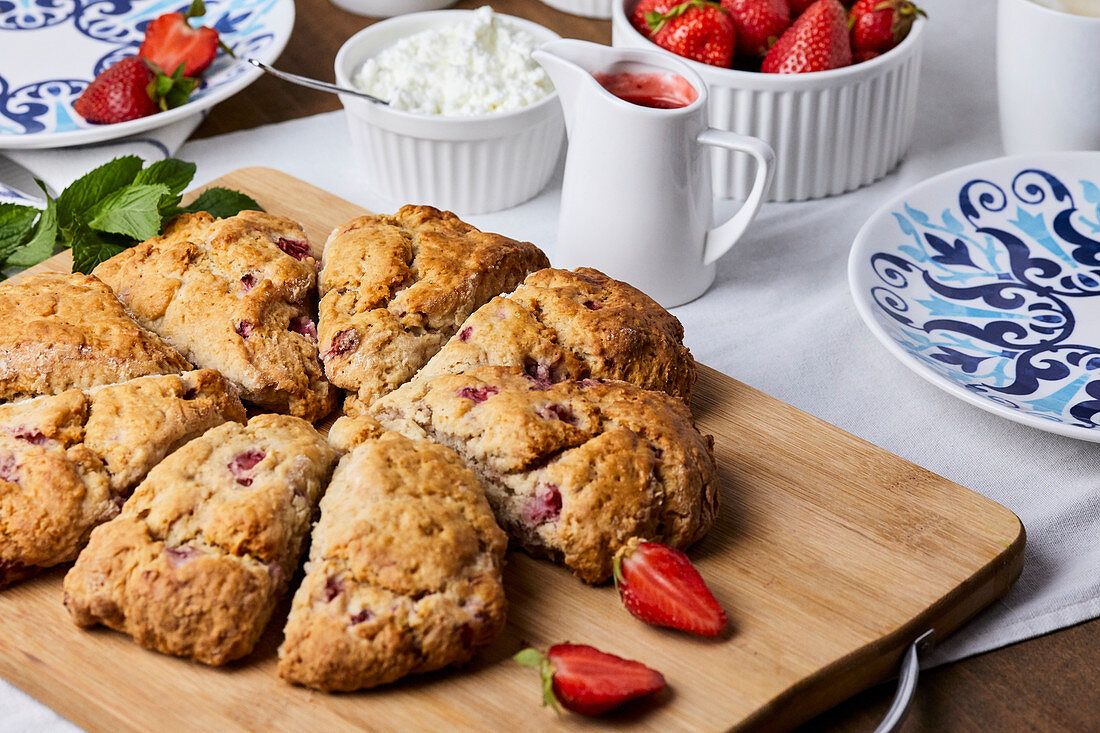 Strawberry scones served with cottage cheese and strawberry sauce