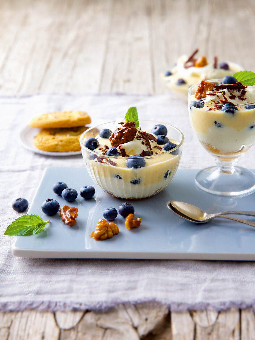 Joghurt-Heidelbeer-Dessert mit Vanillejoghurt