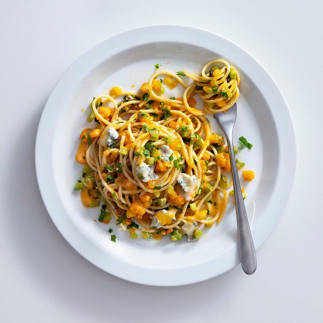 Spaghetti mit Kürbis und Gorgonzola aus dem Wok