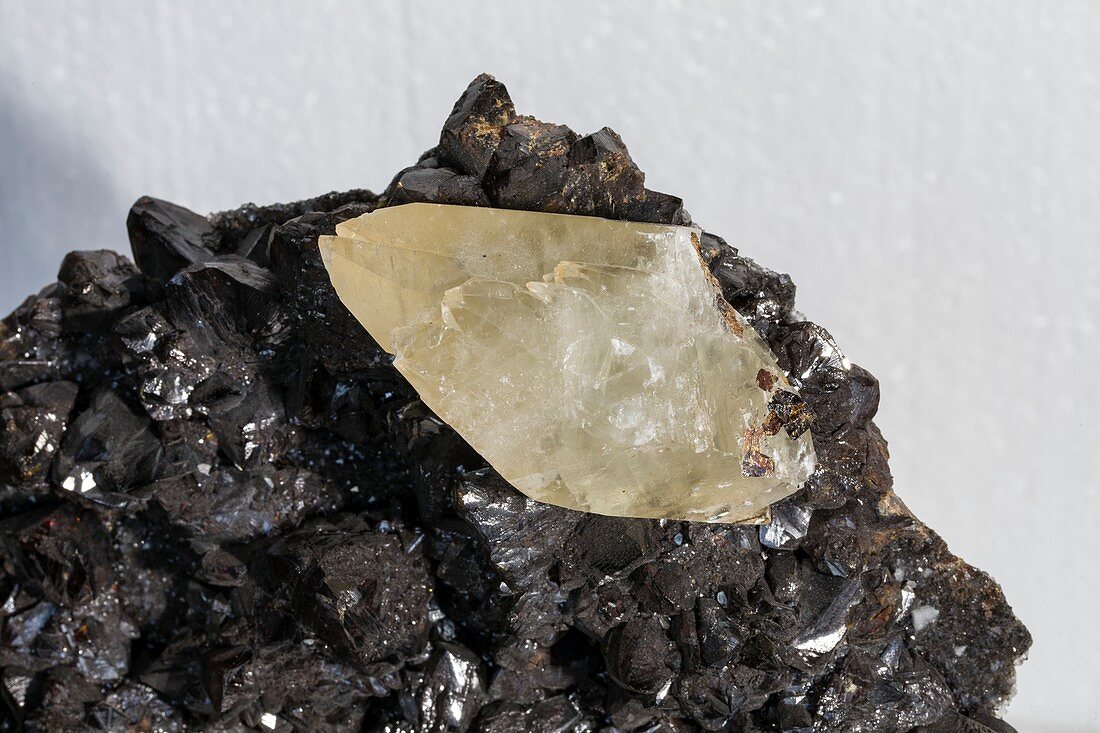 Calcite on sphalerite