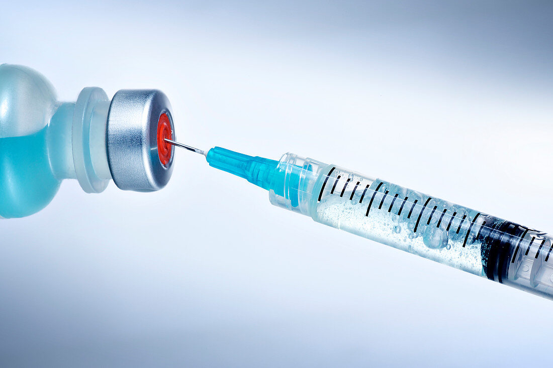 Filling syringe from vial