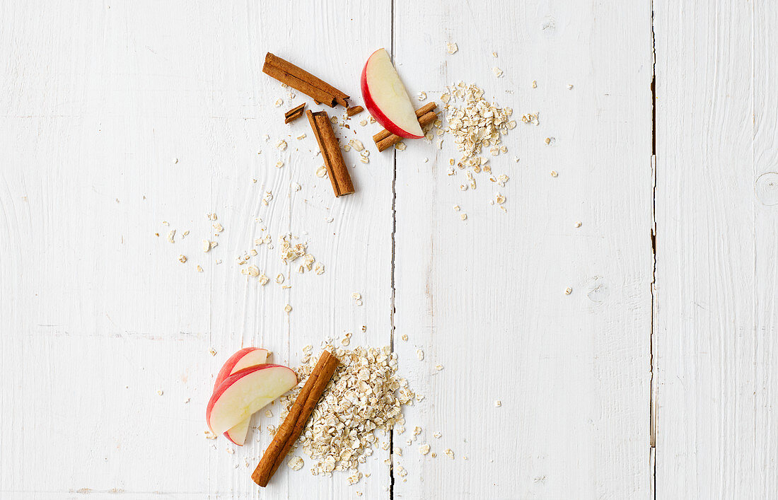 Ingredients for porridge with apple and cinnamon