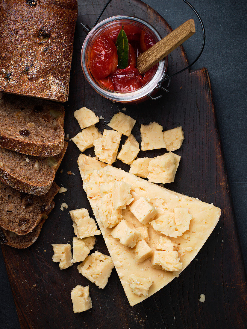 Cheese, bread and sauce