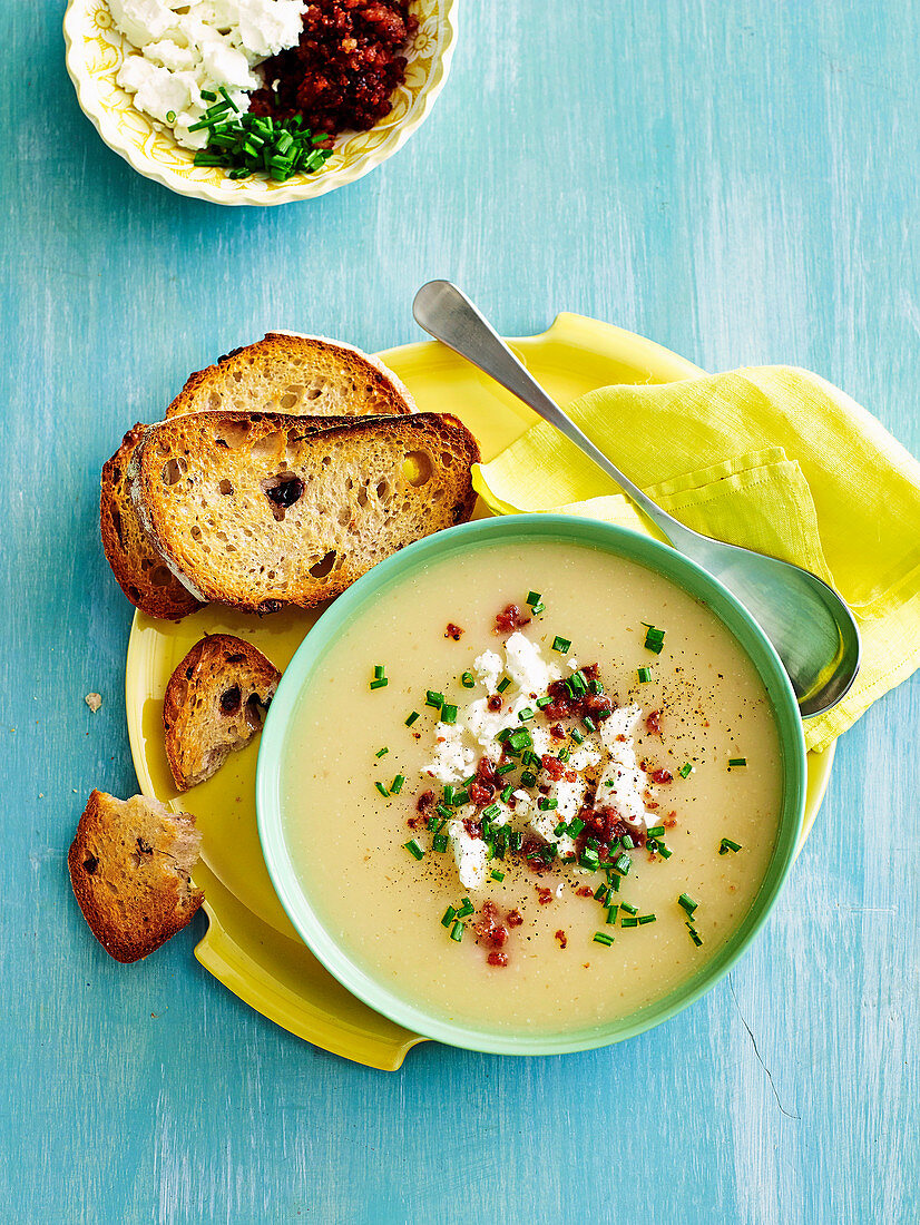 Würzige Pastinakensuppe mit Chorizo