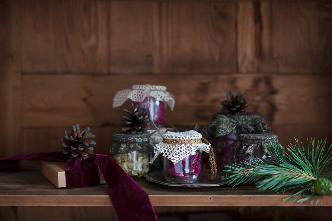 Dried flowers in jars as Christmas presents