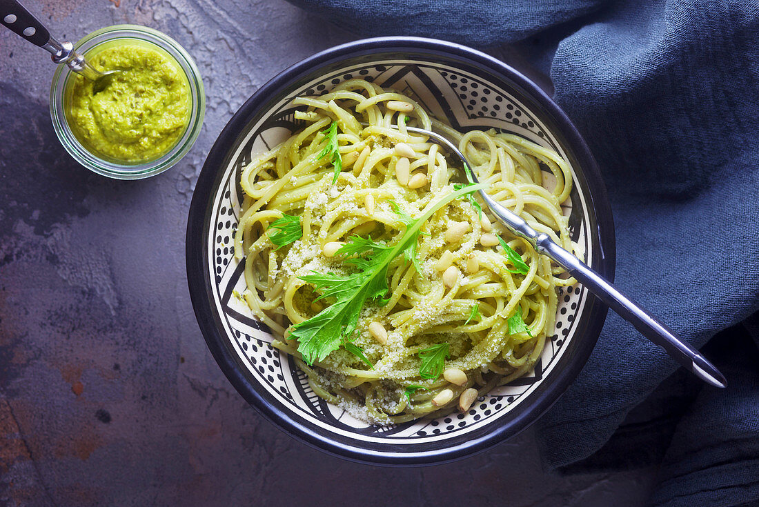 Pasta with rocket pesto and pine nuts