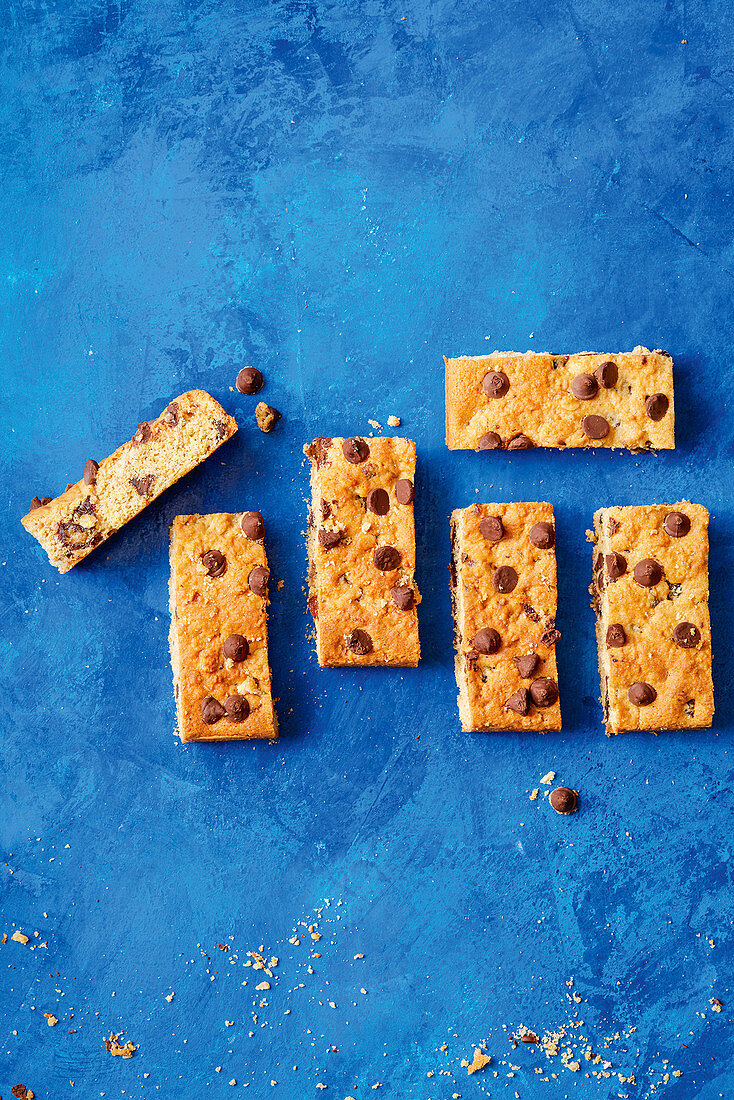 Date chocolate chip cookie bars