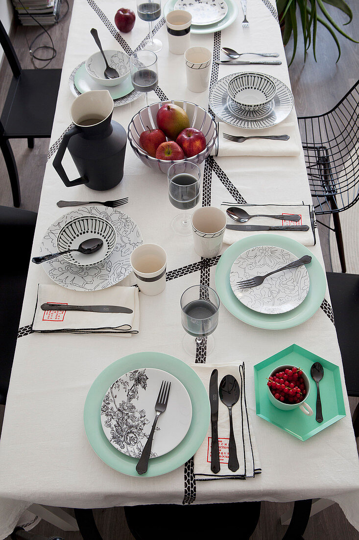 Table set in black, white and mint green