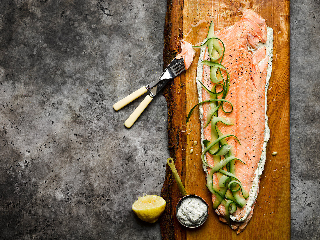 Lachsseite mit Sauerampfer-Mayonnaise