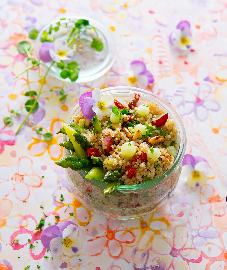Quinoa salad with green asparagus, fruits and blossoms