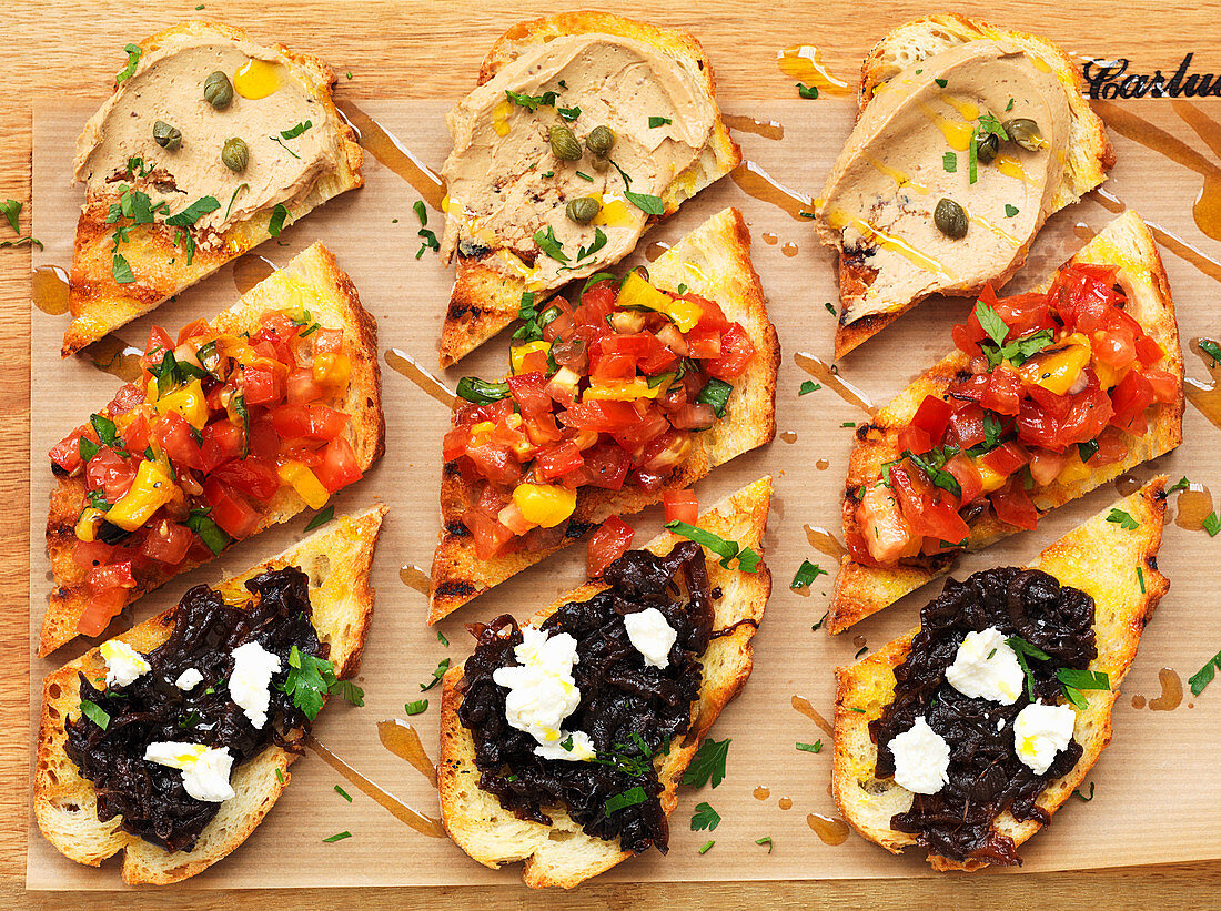 Bruschetta with tuna, tomatoes and tapenade