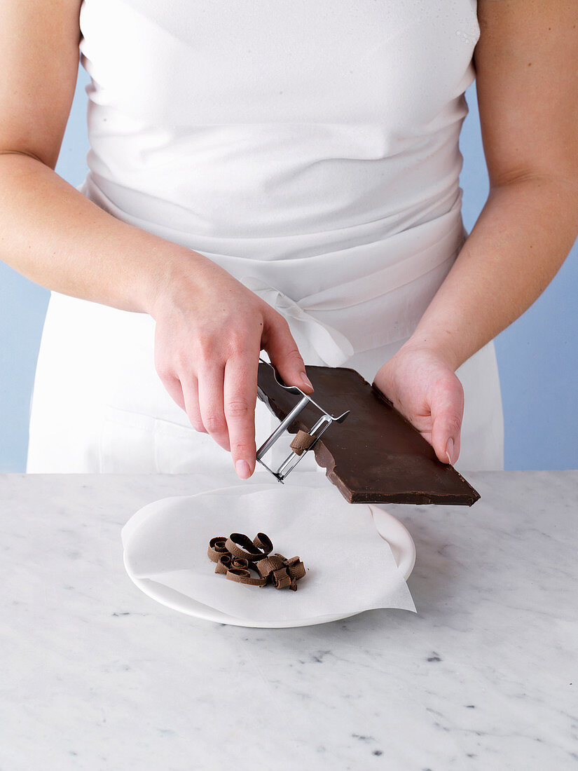 Making chocolate curls