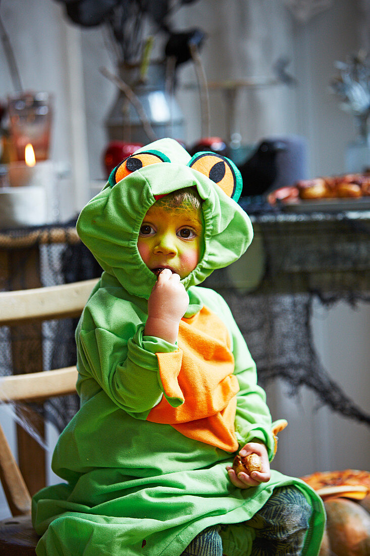 Kind im Halloween-Kostüm