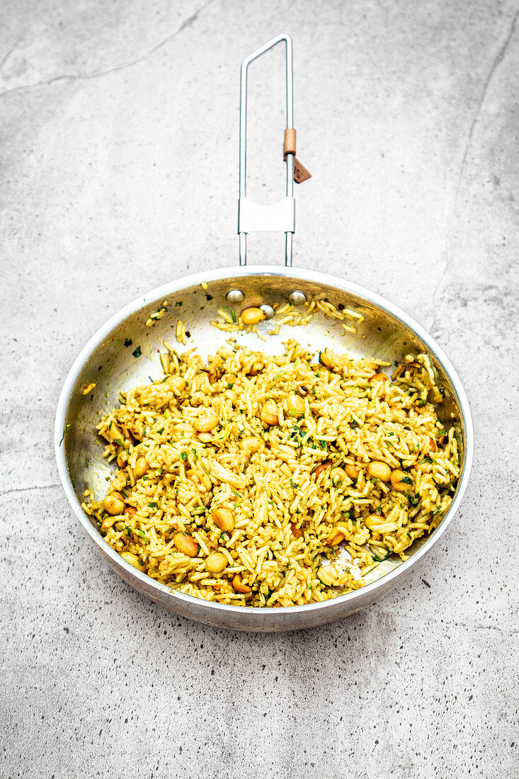 Turmeric rice with ginger and peanuts