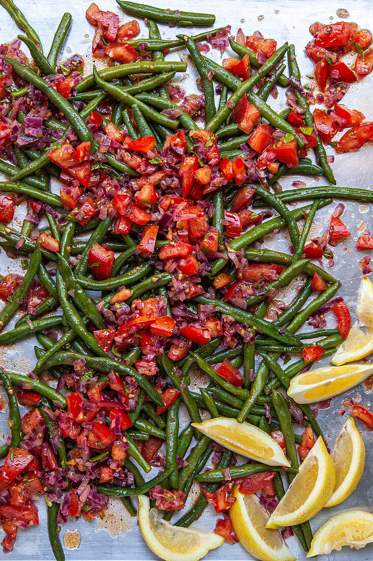 Green bean salad with tomatoes and red onions
