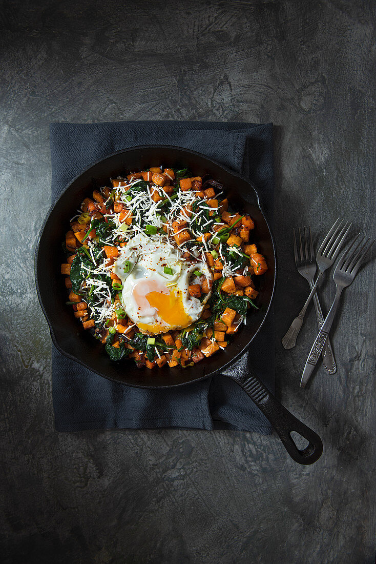 Sweet potato hash with spinach, smoked paprika, spring onion, garlic, grated cheese and fried egg